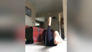 Bunduda Glamour Amateur Teen Exposes Her Feet While Posing On The Carpet Rub - 1