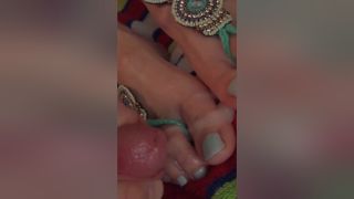 Coroa Attractive Amateur Feet With Funky Nail Polish Getting Jizzed On In Bed Foot Job - 1