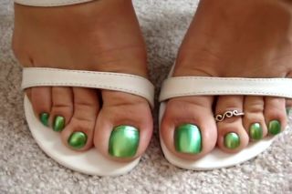 Ameture Porn Lusty Milf Wiggling Her Pretty Toes With Exotic Green Nail Polish HotTube - 1