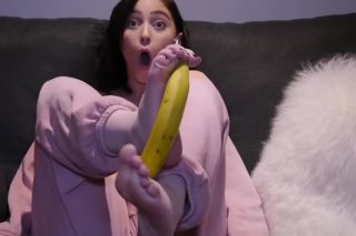 ExtraTorrent Incredibly Sexy Brunette Peeling Banana With Her Fantastic Amateur Feet Swinger - 1