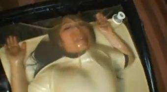 Culo Girl gets sealed into vacbed and played with 4tube - 1