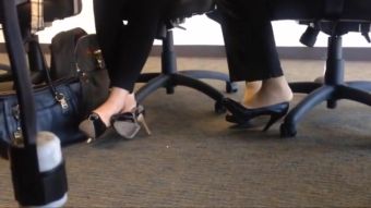 Glamour Porn Candid heels shoeplay in nylons au bureau 1 iDope - 1
