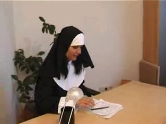 Nutaku A nun gives some spanking to a naughty blonde Stoya - 1