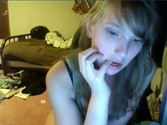 VRBangers teen casesanda3 fingering herself on live webcam Amatur Porn - 1