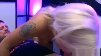 Twerk Busty and tattoed daisy lee gives blowbang and gets cums Guyonshemale - 2