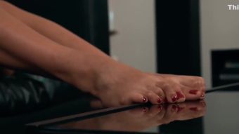 Hotfuck Akiko's Mature Japanese Feet Get Oiled in her Return 4K Closeup - 1