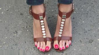 7Chan Sexy sandals and long toes Boobies - 1