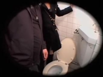 Gozando Beautiful Japanese teen had hardcore sex in a toilet TubeKitty - 1
