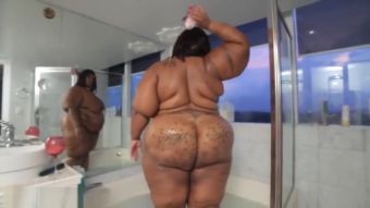 Lady Ebony Super Star XXX Milk bath Bigcock - 1