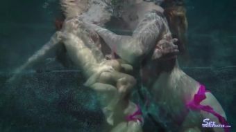 Fingers Underwater Pussy Licking Gay-Torrents - 1