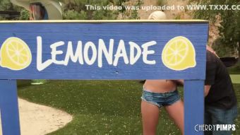 Free Porn Amateur Chanel Grey - She Gives Her Famous Lemonade Show Soapy Massage - 2